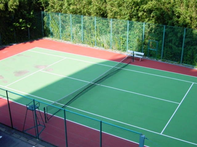 エスカール岩井共有テニスコート